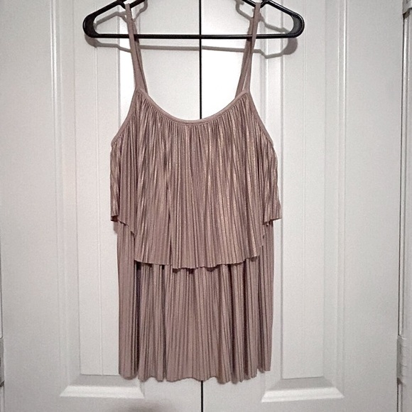 Women's Gold Metallic Top with Ribbed Design in Size M by International Concepts - Picture 1 of 4